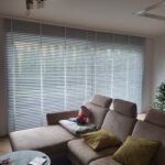 Żaluzja 50 mm aluminiowa z osprzętem drewnianym i taśmami